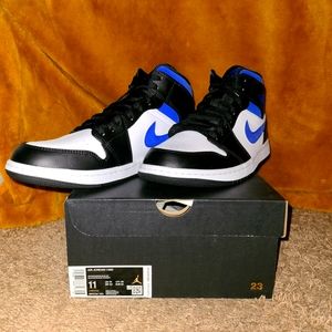 AUTHENTIC Air jordan 1 mid mens size 11
